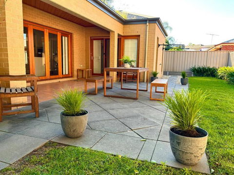 Grand Retreat In Peaceful Street - Broome Tourism 1