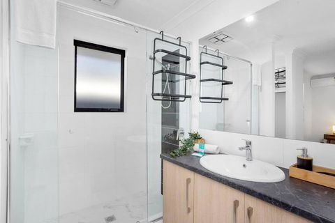 Guildford Family Hideaway - Broome Tourism 2