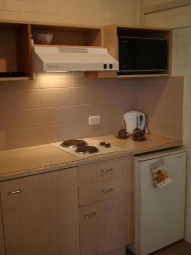 H & D Apartments - Broome Tourism 1