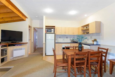 HAY SHED Chalet, Alpine-getaways - Broome Tourism 1