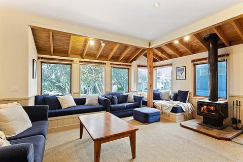 HAY SHED Chalet, Alpine-getaways - Broome Tourism 2