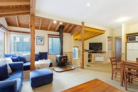 HAY SHED Chalet, Alpine-getaways - Broome Tourism 3