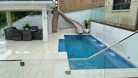 HEATed Pool, Lake & Beach, Luxury 5 B/R House - Broome Tourism 2