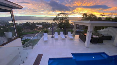 HEATed Pool, Lake & Beach, Luxury 5 B/R House - Broome Tourism 1