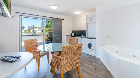 Adrift Apartments - Broome Tourism 3