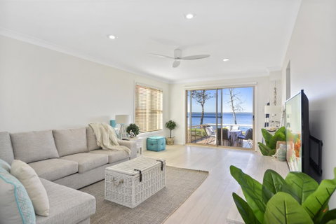 Adrift Retreat - St Georges Basin Waterfront Home - Broome Tourism 1