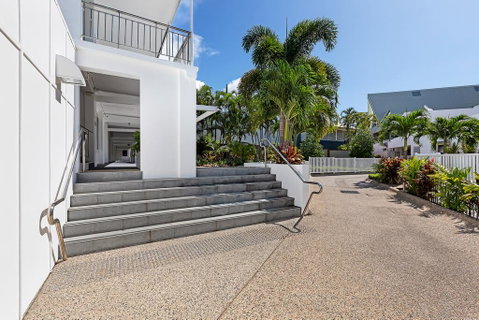Airlie Beach Hotel - Broome Tourism 1