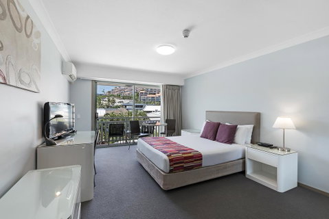 Airlie Beach Hotel - Broome Tourism 3