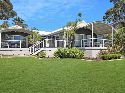 Akarana Beach House :: Jervis Bay Rentals - Broome Tourism 0