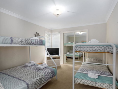 Akarana Beach House :: Jervis Bay Rentals - Broome Tourism 1