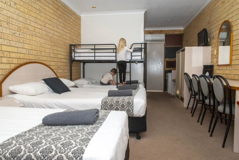 Albert Park Motor Inn - Broome Tourism 1
