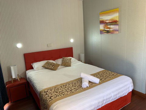 Albion Hotel - Motel Finley - Broome Tourism 2