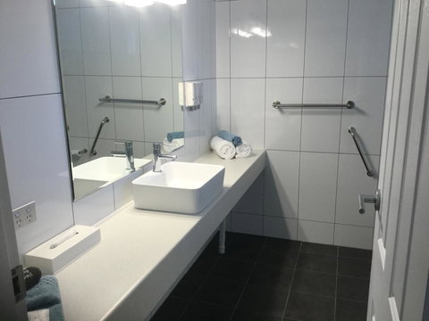 Albury Townhouse Motel - Broome Tourism 1