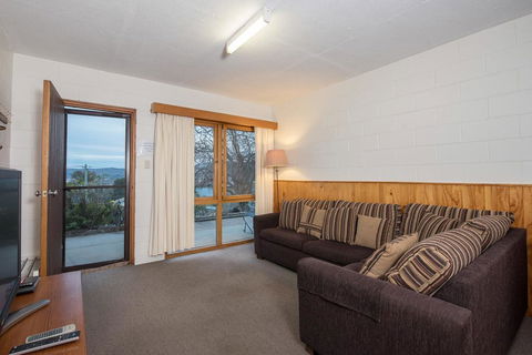 Alpine Apartment - Great Location With Views Of Lake Jindabyne - Broome Tourism 1