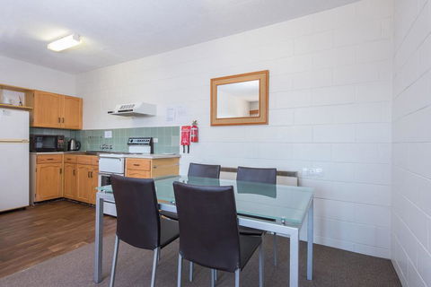 Alpine Apartment - Great Location With Views Of Lake Jindabyne - Broome Tourism 3