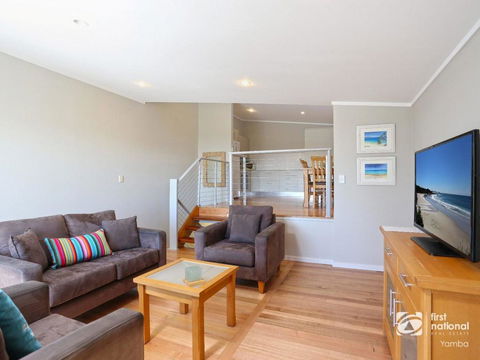 Angourie Blue 1 - Great Ocean Views - Surfing Beaches - Broome Tourism 2