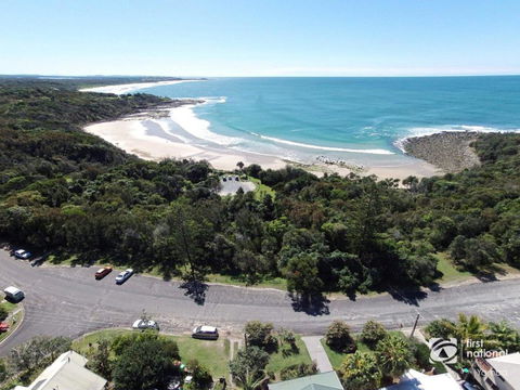 Angourie Blue 1 - Great Ocean Views - Surfing Beaches - Broome Tourism 1