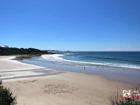 Angourie Blue 1 - Great Ocean Views - Surfing Beaches - Broome Tourism 3