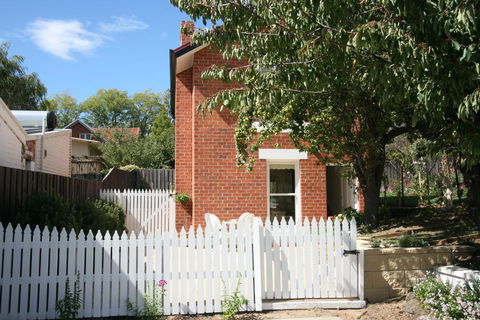 Annies Garden Cottage - Broome Tourism 0