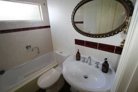 Annies Garden Cottage - Broome Tourism 3