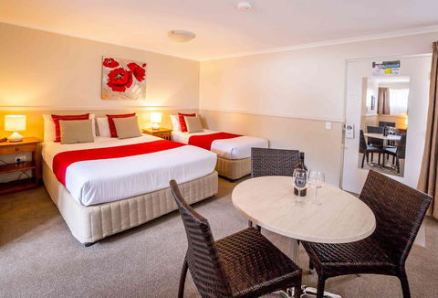 Apple & Grape Motel - Broome Tourism 0
