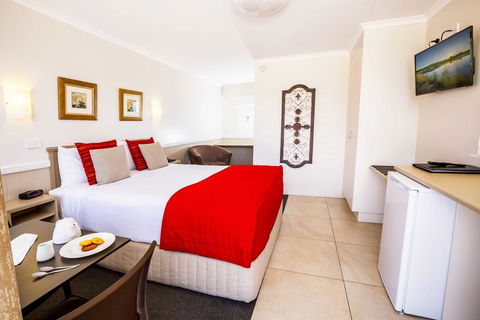 Apple & Grape Motel - Broome Tourism 1