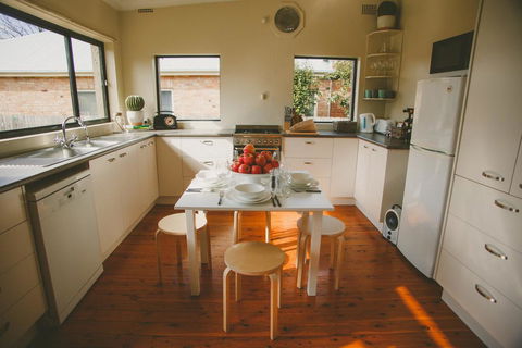 Apple Cottage, Orange NSW - Broome Tourism 3
