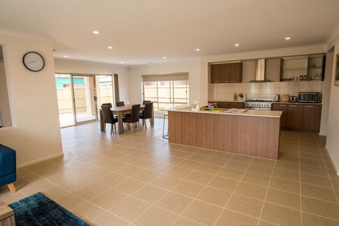 Apple House Point Cook - Broome Tourism 3
