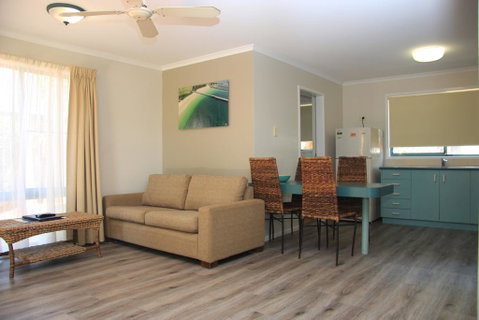 Aqua Villa Holiday Apartments - Broome Tourism 1