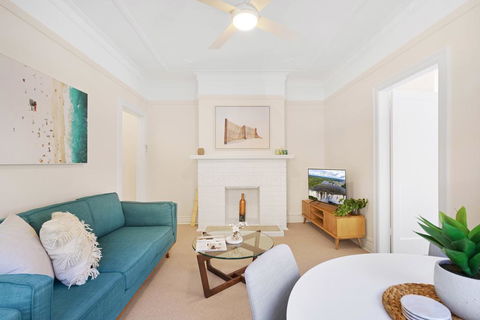 Art Deco Apartment Steps From Harbour And Beach - Broome Tourism 3