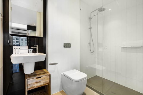 Artsy Apartment CBD City Views And Balcony - Broome Tourism 3