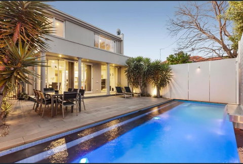 Luxurious Townhouse Retreat In Prestigious Brighton - Broome Tourism 0