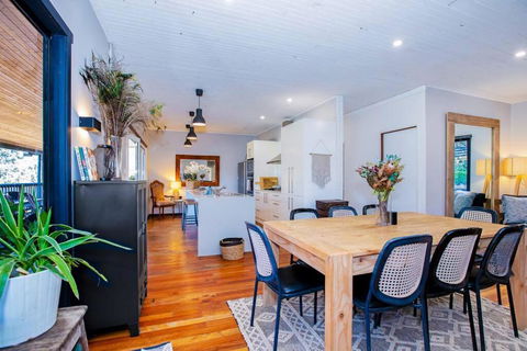 Luxury Farm House On 20 Acres - Sleeps 22 - Broome Tourism 1