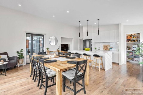Magnificent Home, Water Views - Broome Tourism 1