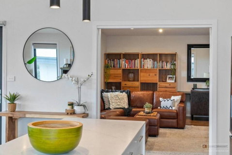 Magnificent Home, Water Views - Broome Tourism 3
