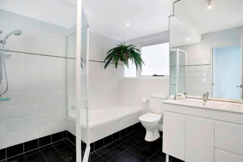 MAN29 - Beautiful 2 BR Apartment Manly Wharf Views - Broome Tourism 3