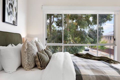 Mawson Lakes Retreat - 3BR, Wifi, Parking - Broome Tourism 2