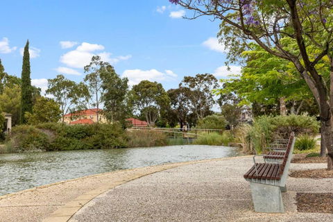 Mawson Lakes Retreat - 3BR, Wifi, Parking - Broome Tourism 3