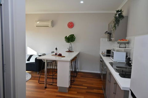 Mawson Red - Free Pool Access -Onsite Parking-Netflix-5 Mins To Mawson Interchange - Broome Tourism 2