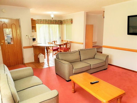 McNevins Warwick Motel - Broome Tourism 3