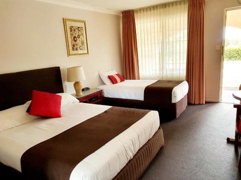 McNevins Warwick Motel - Broome Tourism 2