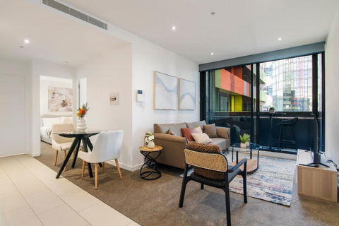 Modern 2BR Apt W City Views, Balcony & Wi-Fi - Broome Tourism 2