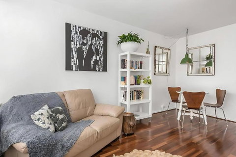 Modern City-Fringe Apartment In New Town - Broome Tourism 1