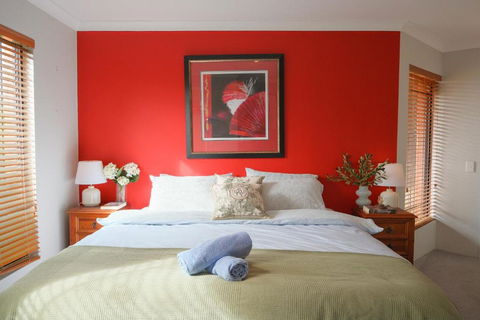 Modern Retro House Nr Airport 6Bedrooms Yard N Parking - Broome Tourism 1