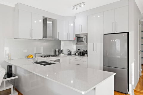 Modern Scarborough Townhouse - Broome Tourism 3