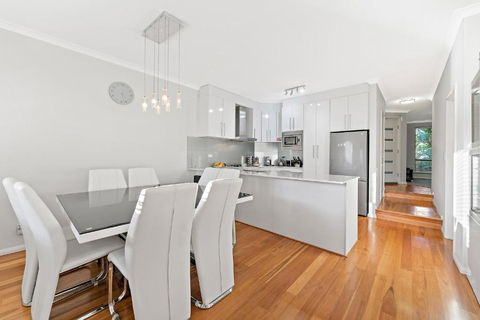 Modern Scarborough Townhouse - Broome Tourism 0