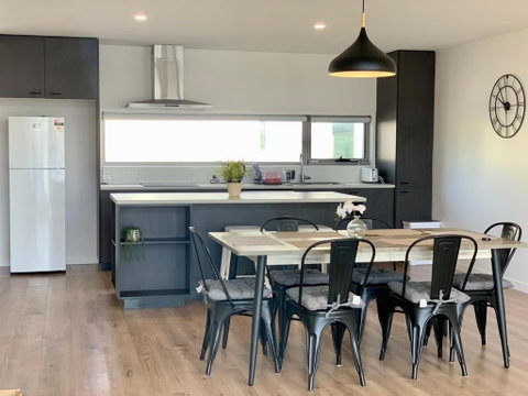 Modern Villa With Water View - Broome Tourism 1