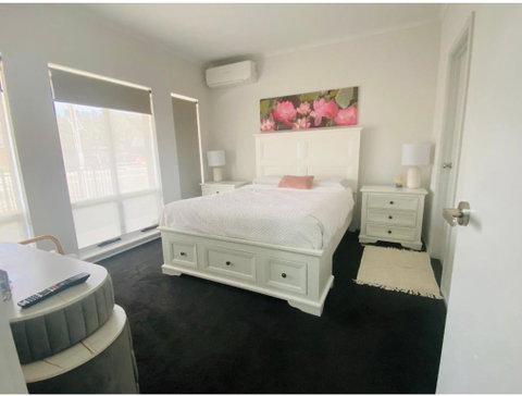 Modern Private Room With Ensuite - Broome Tourism 0