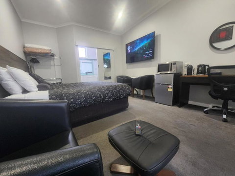 Motel24Seven And Apartments - Broome Tourism 3