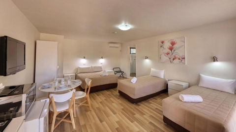 Motel Meneres - Broome Tourism 2